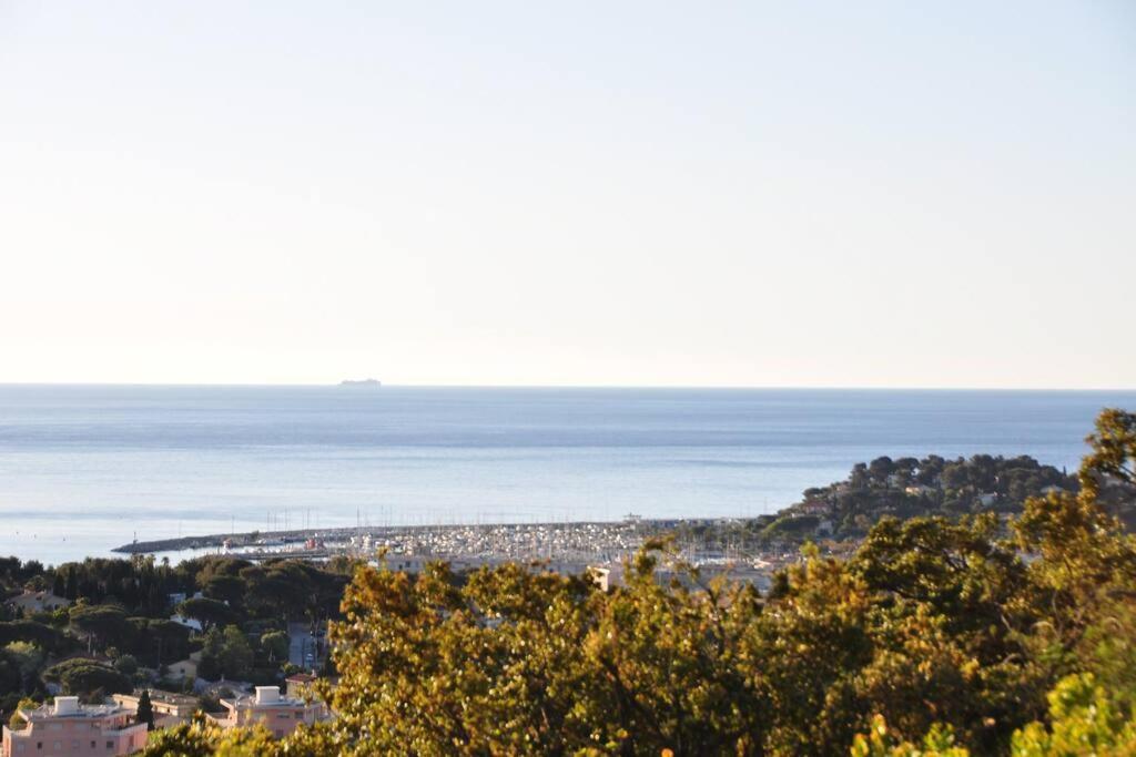 Villa Abeille : Douces Vacances D'Ete Avec Vue Mer Cavalaire-sur-Mer Exteriör bild